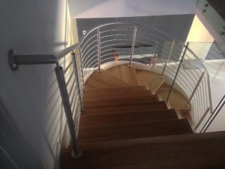 curve stairs balustrade